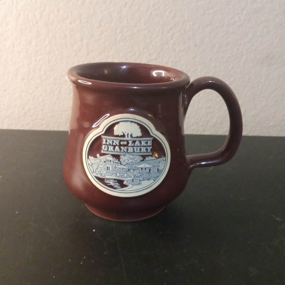EXQUISITE NEW Deneen Art Pottery INN ON LAKE GRANBURY 8oz Glazed Mug